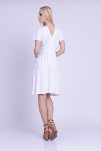 Rozkloszowana biała sukienka z dzianiny - RENATE
